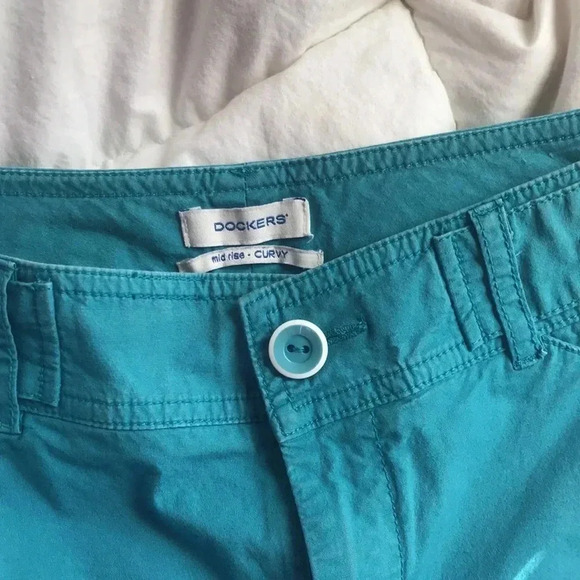 Dockers Teal shorts‎ - Picture 2 of 10